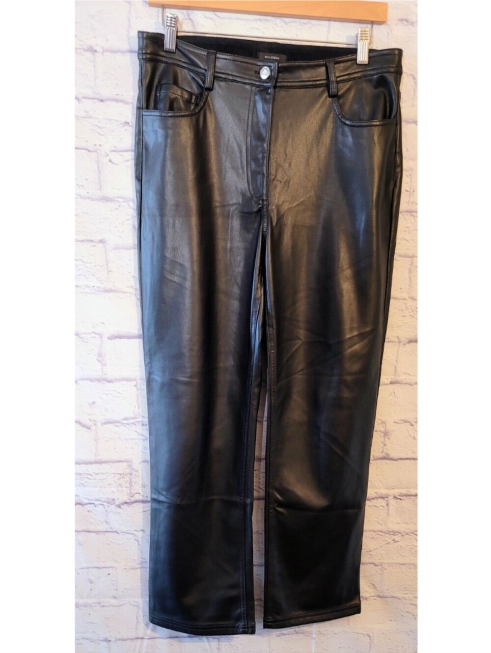Halogen Black Straight Leg Faux Leather Vegan Pants Size 6 Classic Goth Edgy Y2k